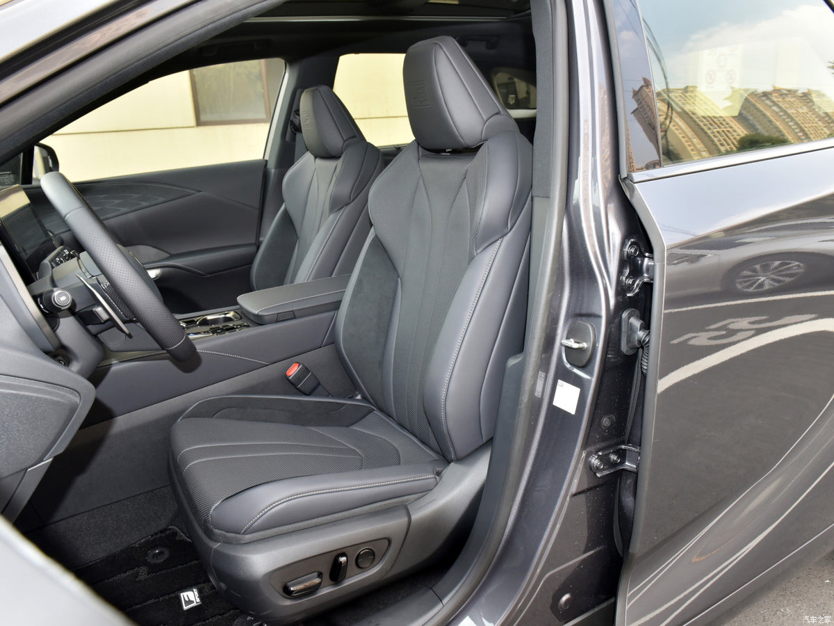 Features of the car interior of Lexus cars