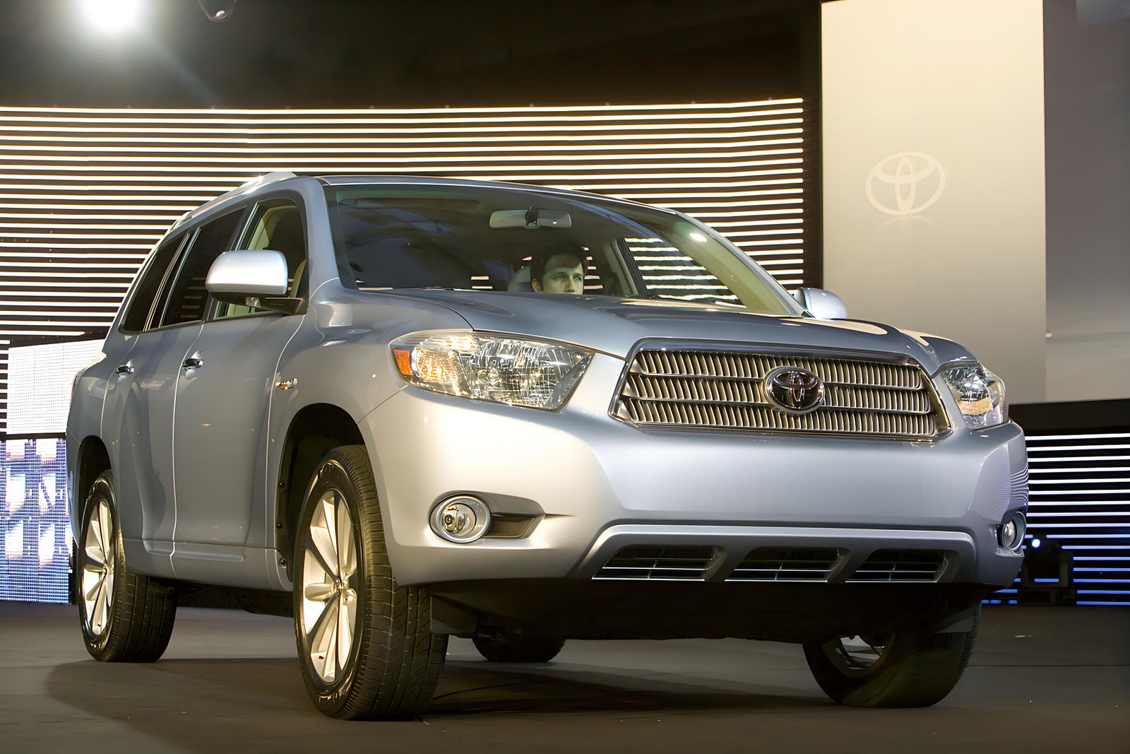 The Toyota Highlander: Your Unshakeable Foundation for Every Family Adventure